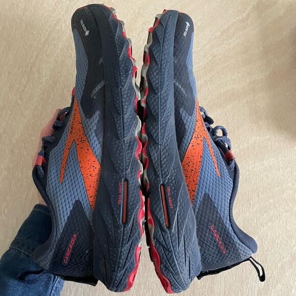 Brooks Cascadia 17 GTX Sneakers - Picture 12 of 16